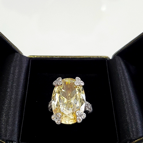 JUDITH RIPKA 18CT Cocktail Ring - Picture 9 of 9